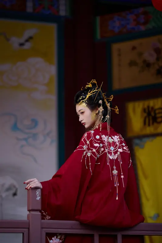 [YITUYU艺图语]2025.01.24 镜妖 陈年小九 - 艺图语